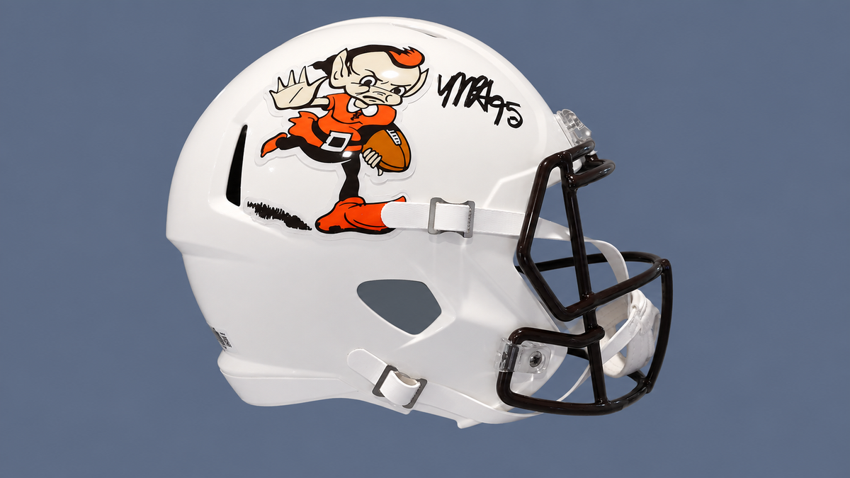 Myles Garrett Autographed Cleveland Browns White Replica Helmet – Beckett Witnessed