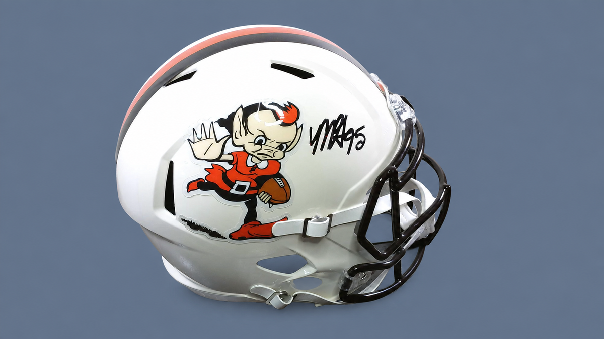 Myles Garrett Autographed Cleveland Browns White Replica Helmet – Beckett Witnessed