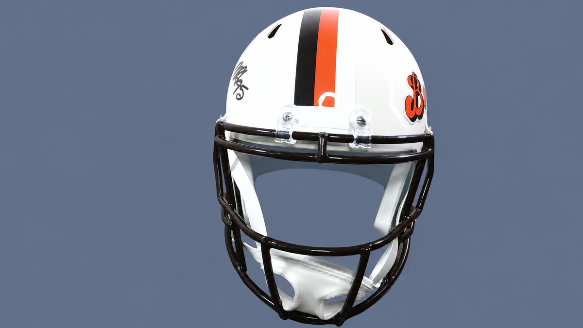 Myles Garrett Autographed Cleveland Browns White Replica Helmet – Beckett Witnessed