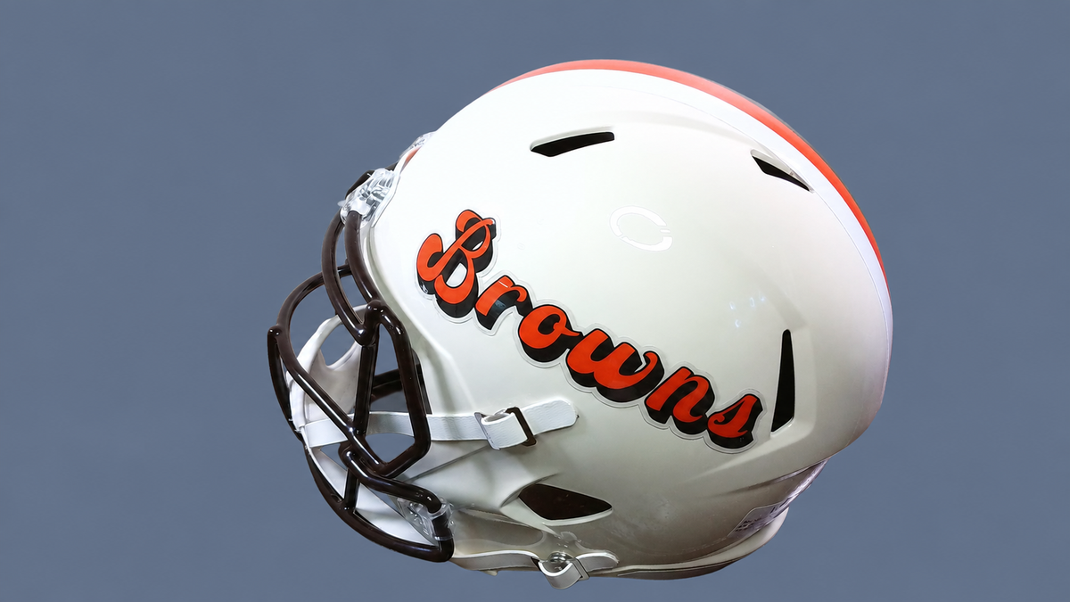 Myles Garrett Autographed Cleveland Browns White Replica Helmet – Beckett Witnessed