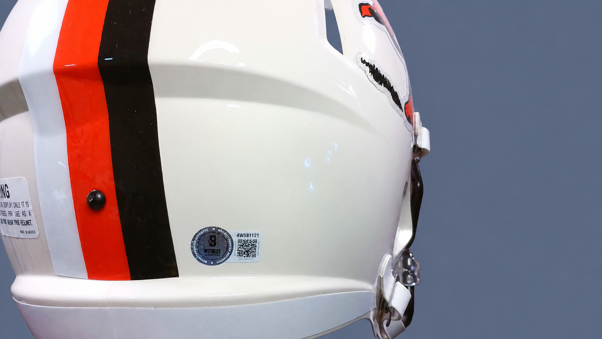 Myles Garrett Autographed Cleveland Browns White Replica Helmet – Beckett Witnessed