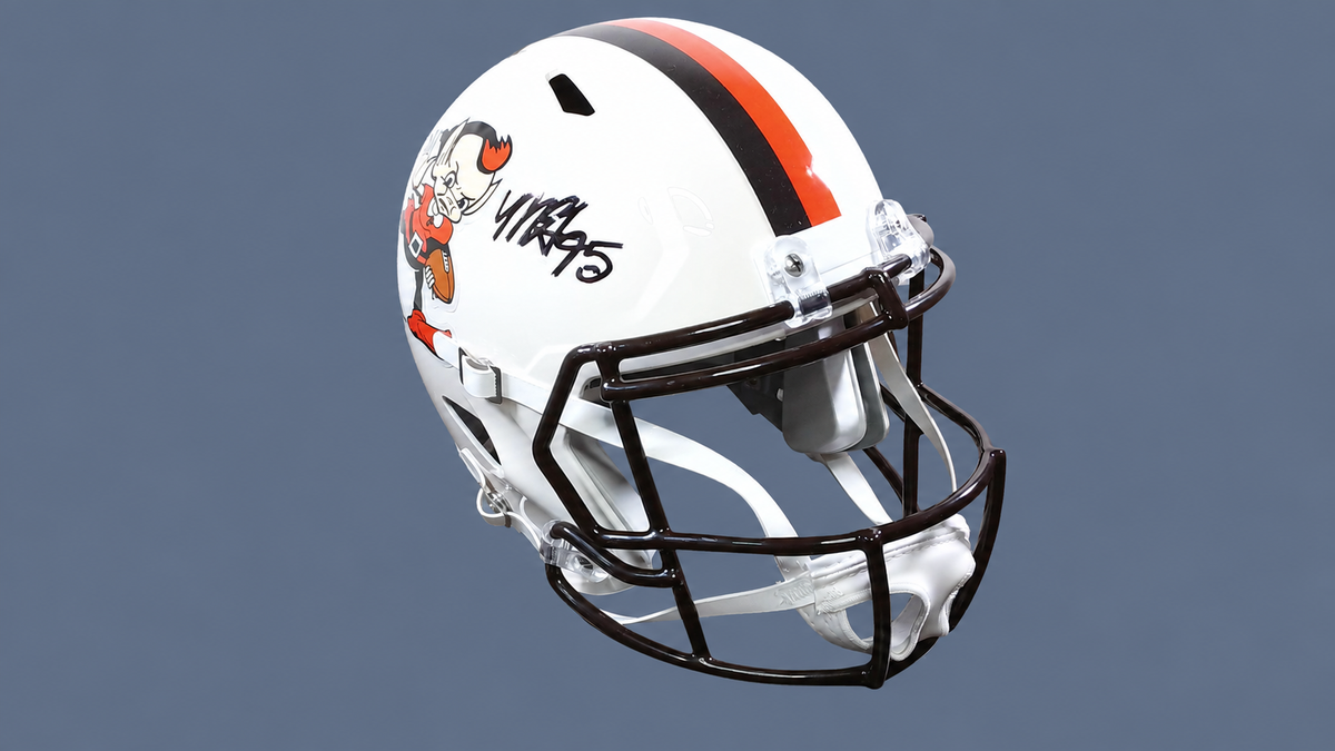 Myles Garrett Autographed Cleveland Browns White Replica Helmet – Beckett Witnessed