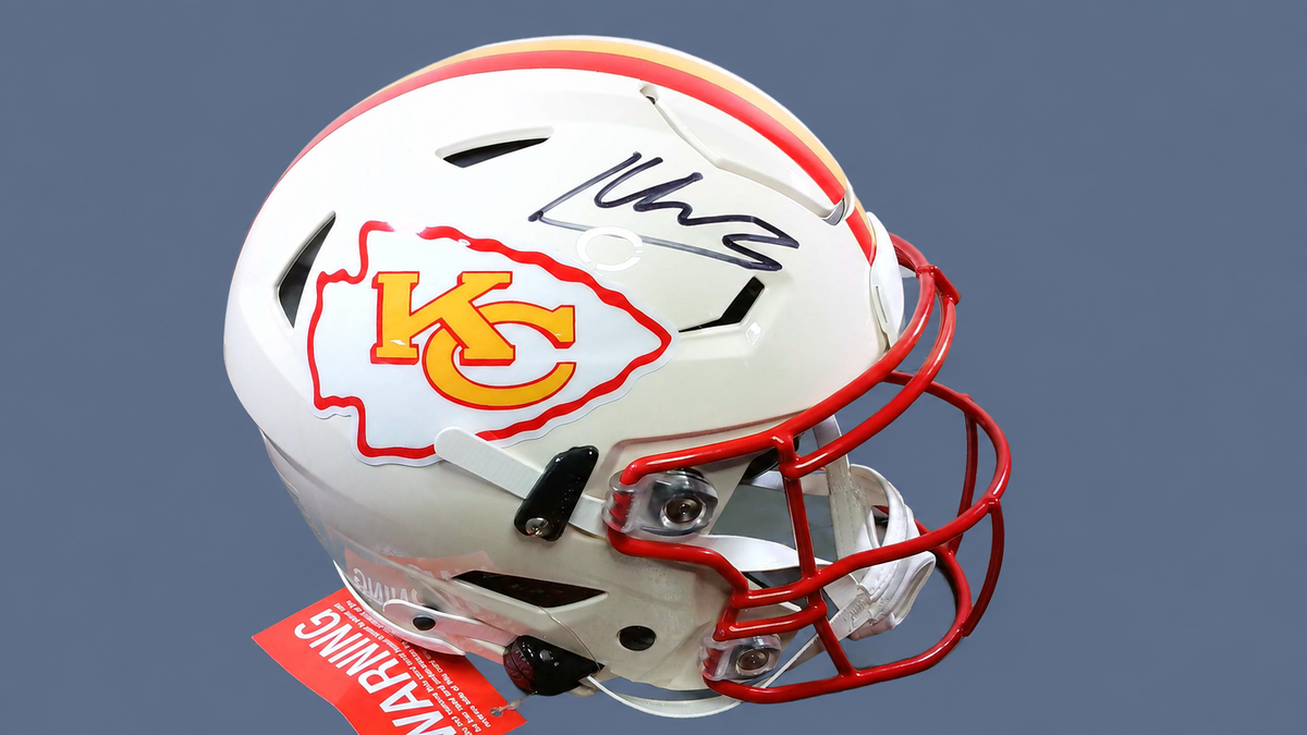 Kenneth Walker III Autographed Kansas City Chiefs White Authentic Speed Helmet – Beckett