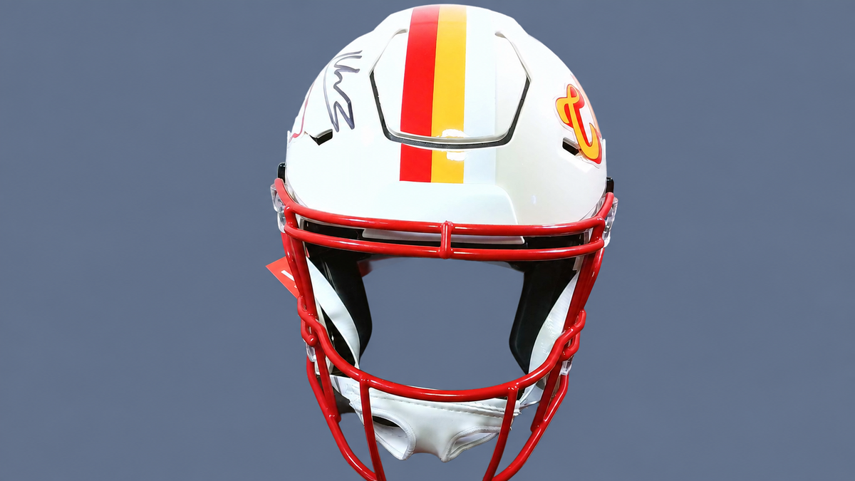 Kenneth Walker III Autographed Kansas City Chiefs White Authentic Speed Helmet – Beckett