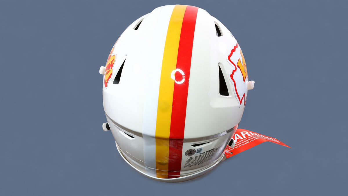 Kenneth Walker III Autographed Kansas City Chiefs White Authentic Speed Helmet – Beckett