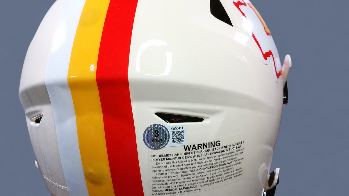 Kenneth Walker III Autographed Kansas City Chiefs White Authentic Speed Helmet – Beckett